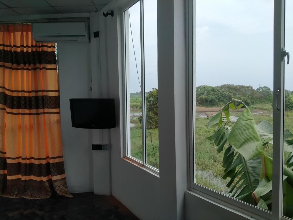 Qiqi Airport Villa Katunayaka Buitenkant foto